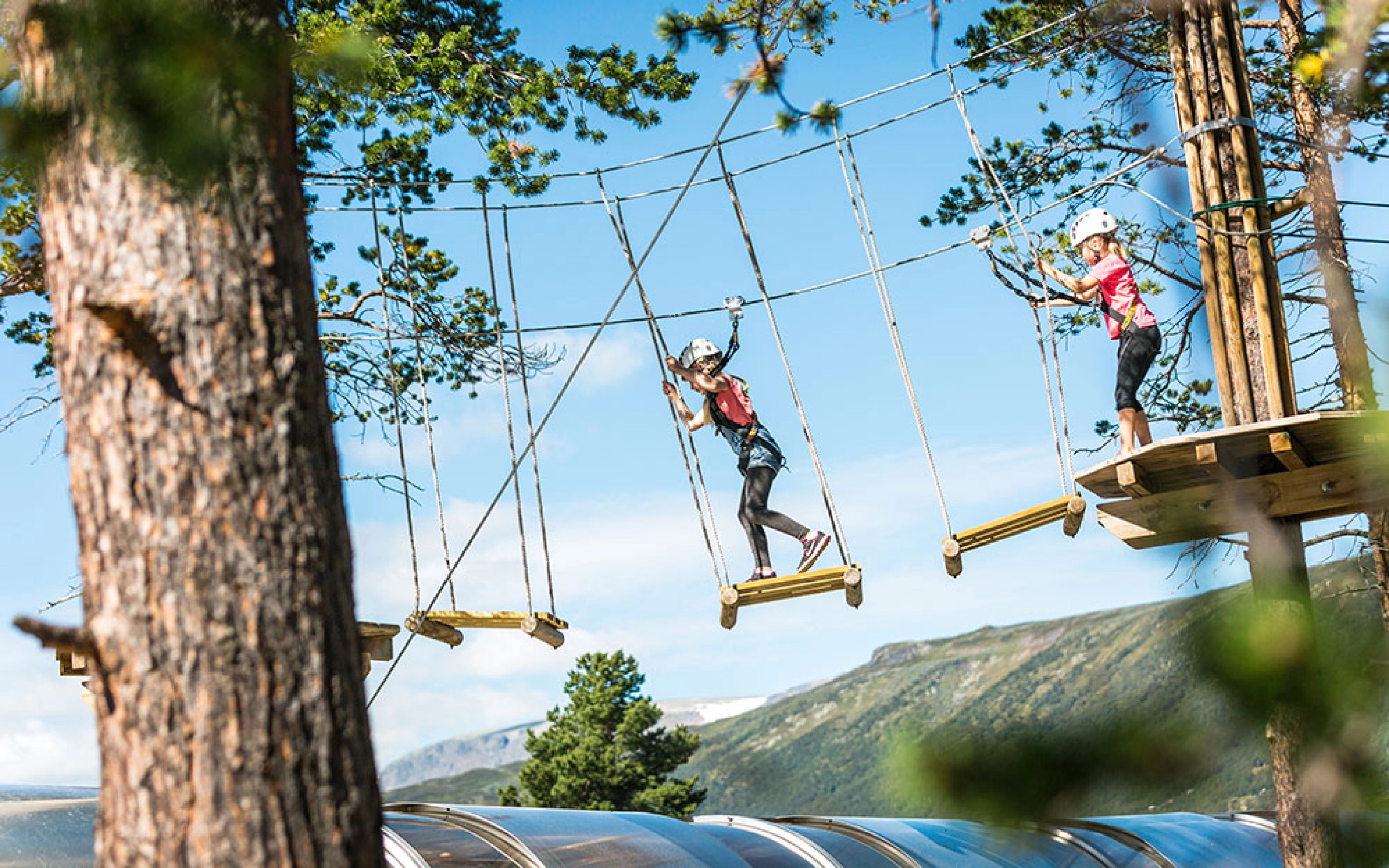 2 girls at Høyt & Lavt klimbing park. Photo: Paul Lockhart.
