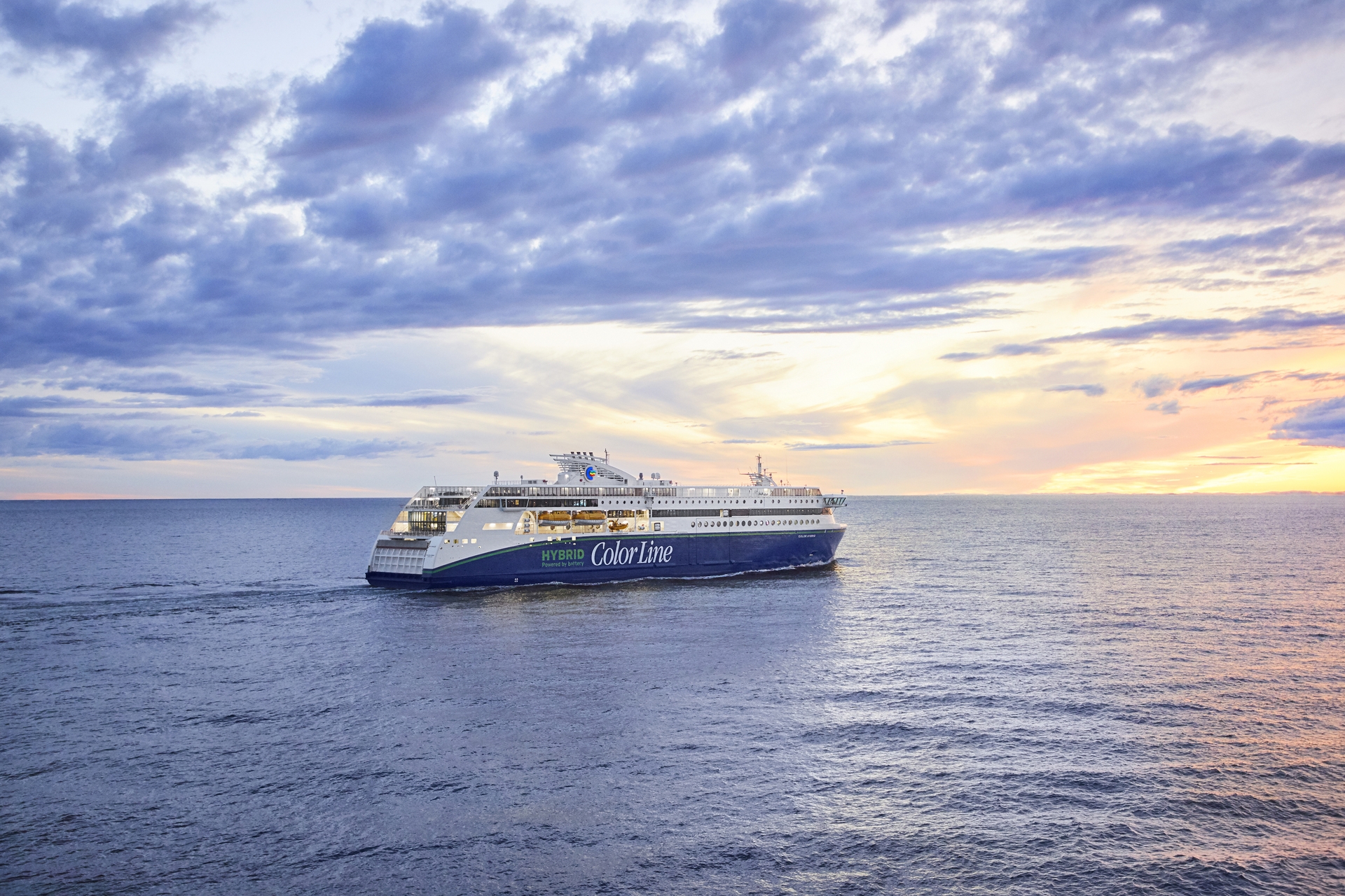 Color_Hybrid_CLL_27198_Foto_OctocopterfilmGlenn_Walmann (3).jpg